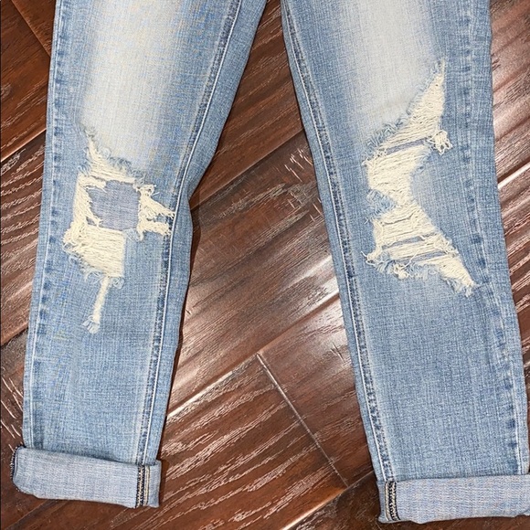 Lulu’s Distressed Denim Cropped Jeans - Picture 3 of 6